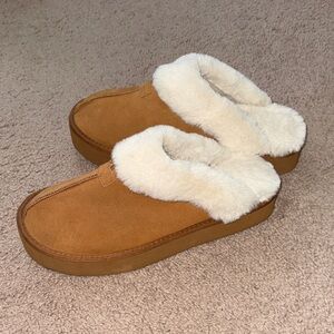 JOYSPUN Women's Cozy Camel Suede Slippers with Fur Lining